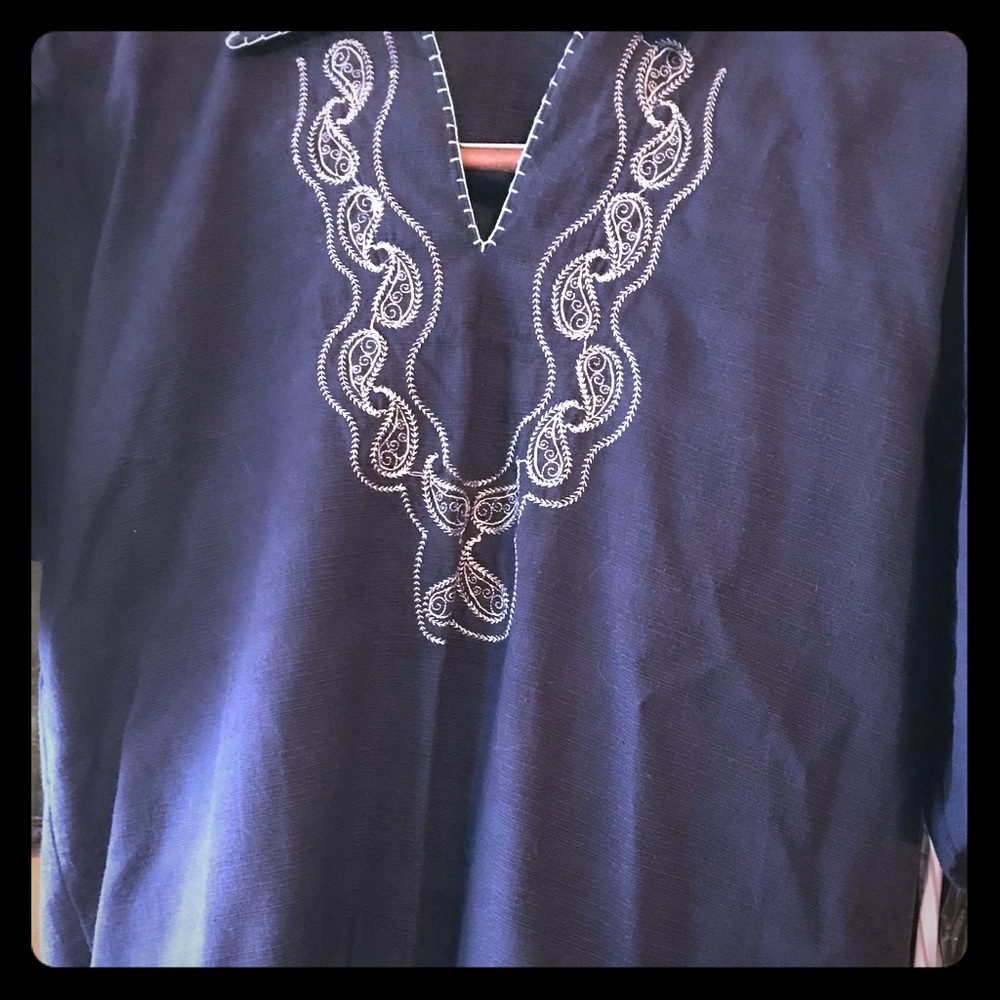 Men’s short sleeve navy sport shirt with stitching